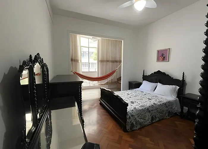 Apto Clássico, 2 quadras da Praia, Copacabana Palace e Metrô - Ar Condicionado - Muito bem Equipado Rio de Janeiro